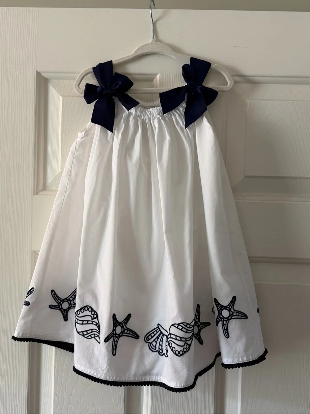 Rachel Zoe White Girls' Dress with Navy Bows, size 24 months - Picture 2 of 11